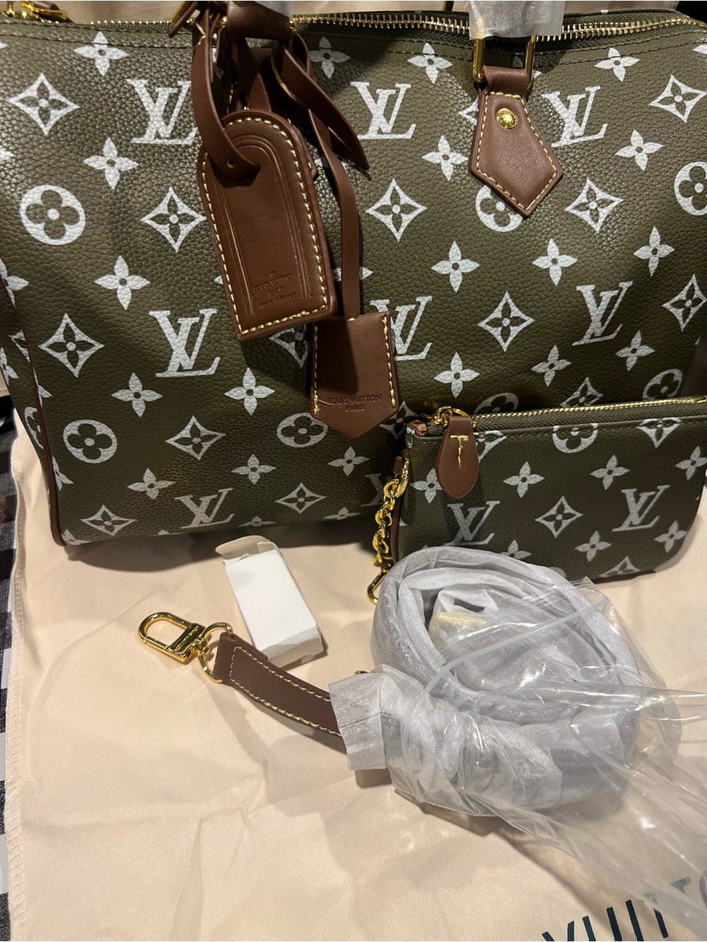 Elegant Fashion Green Monogram Satchel(30) with Pouch - NWOT - Picture 9 of 17